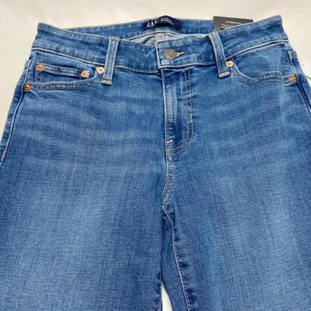 Gap Denim Jeans Women's 27/4 Classic Straight‎ Medium Wash Stretch Mid Rise NWT